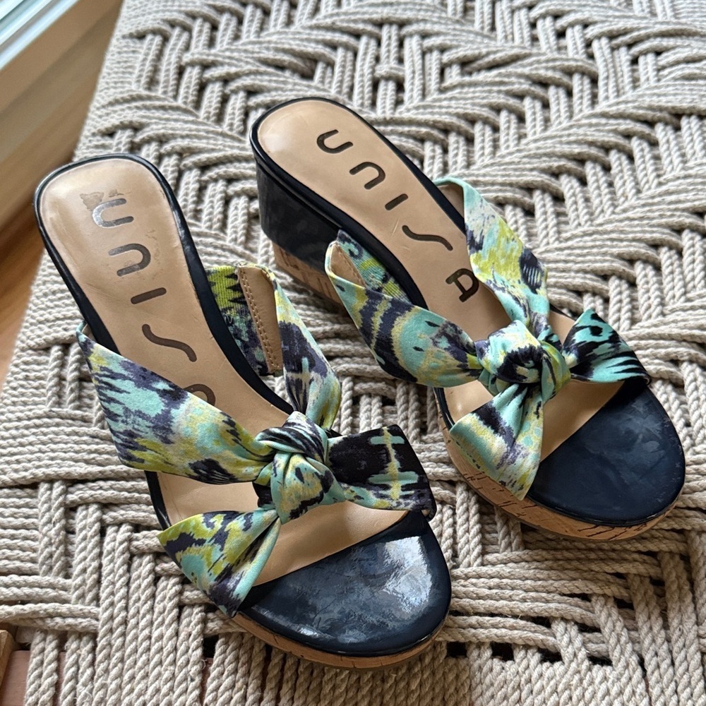 Unisa Blue Knot Platform Wedge Open Toe Sandals Women's 6.5